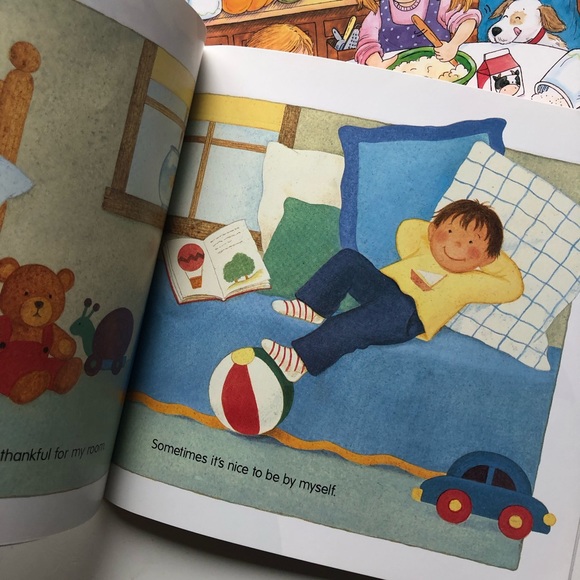 2 thanksgiving books - Picture 10 of 12